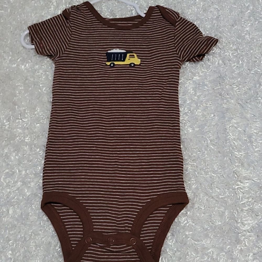 3 BOY bodysuit bundle - Picture 5 of 6